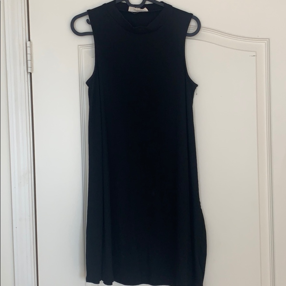 Cute black sleeveless dress